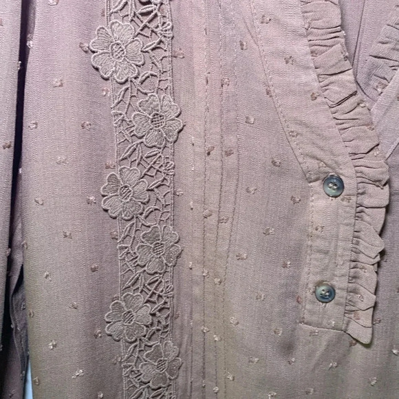 Mine Boho embroidered and embellished blouse size medium taupe/ tan color - Picture 2 of 8